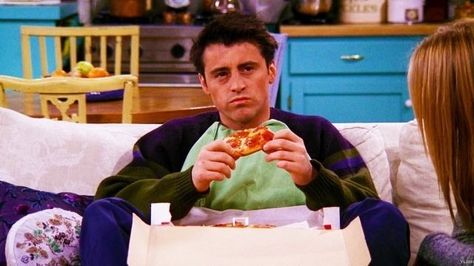 Joey and his pizza! Joey Friends, Questions For Friends, Matt Leblanc, Ross Geller, Friends Cast, Joey Tribbiani, Friends Moments, Film Disney, Friends Characters