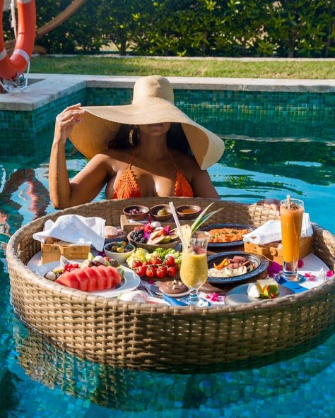 Floating Breakfast, Breakfast Pictures, Vision Board Pics, Manifesting Vision Board, Breakfast Photo, Summer Picture Poses, Pool Fashion, Couples Vacation, Vacation Pictures