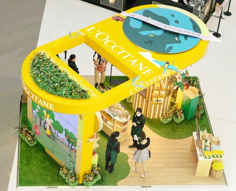 Make the Earth Green Again: L’OCCITANE and CDFG team up for sustainable pop-up store in Haitang Bay : Moodie Davitt Report Green Booth Design, Sustainability Booth Design, Sustainable Pop Up Store, Outdoor Popup Store, Pop Up Kiosk, Sustainable Exhibition Design, In Store Activation, Pop Up Store Design Ideas, Pop Up Shop Ideas