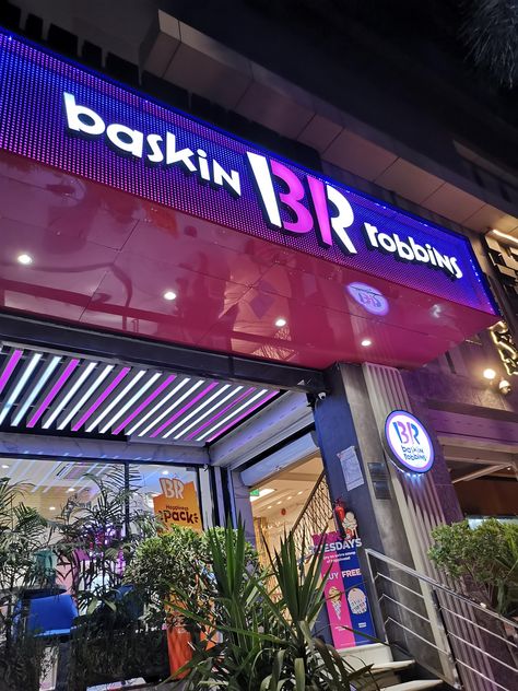 Baskin Robbins Snap, Baskin Robbins Aesthetic, Baskin Robbins Ice Cream, Arab Men Fashion, Colors Wallpaper, Mango Ice Cream, Baskin Robbins, Arab Men, Ice Cream Parlor