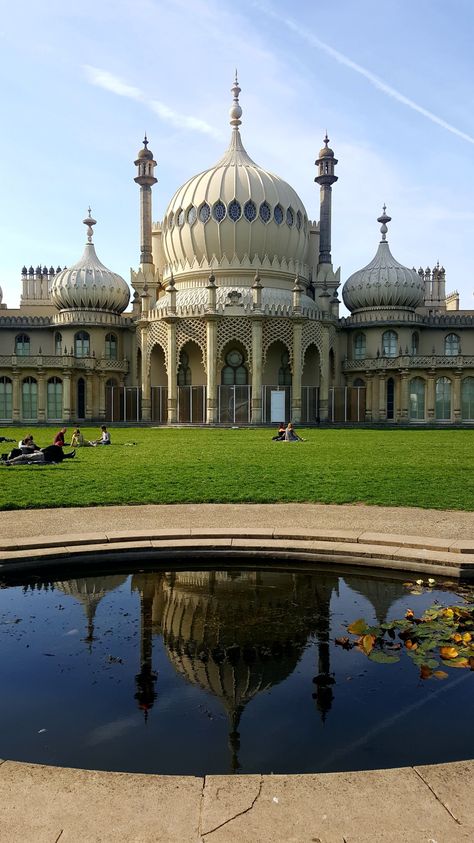 Royal pavilion in Brighton Royal Pavilion, European Architecture, Beautiful Castles, Long Weekend, Winter Time, Day Trips, Brighton, Taj Mahal, Castle