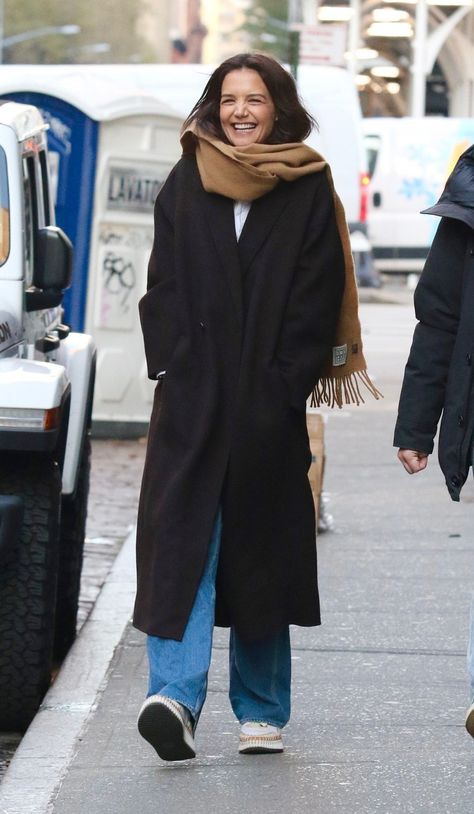 Wool Coat Outfit, Black Coat Outfit, Katie Holmes Style, Long Wool Coat, Trendy Winter, Katie Holmes, Coat Outfits, Thanksgiving Outfit, Mode Inspo