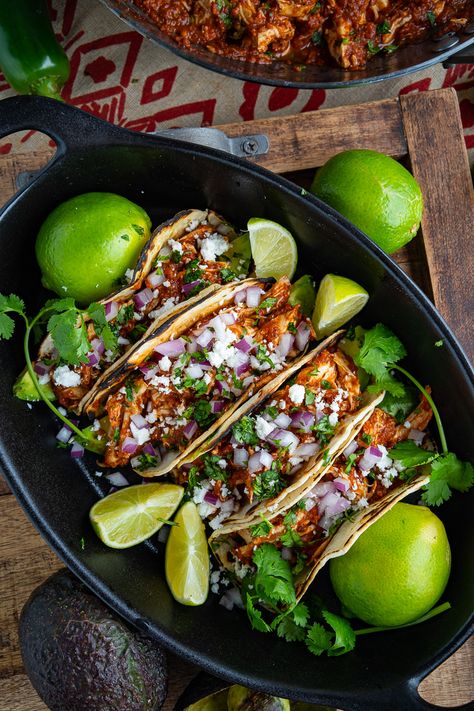 Tinga Chicken, Chicken Tinga Tacos, Tinga Tacos, Chicken Tinga, Easy Dinners For Two, Closet Cooking, Easy Dinner Recipes Crockpot, Recipe Cookbook, Dinner Recipes Easy Quick