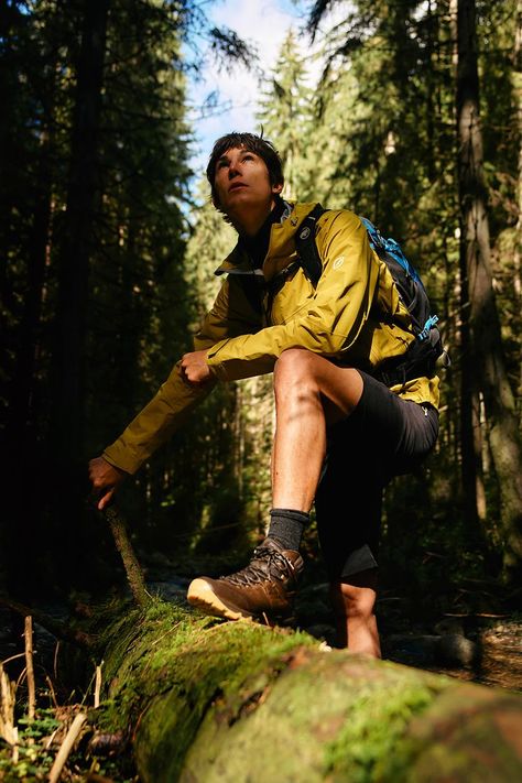 When the objective is remote, trust is imperative. You fall into stride, covering ground, high on anticipation yet prepared for what's to come. On the trail, it's about being there for each other. You need gear that'll do the same. Designed for breathability, durability and weather protection, the Mammut spring and summer hiking collections are your partners wherever the trail takes you. Hiking Pose Reference, Hiking Flatlay, Hiking Photo Shoot, Hiking Portraits, Hiking Editorial, Hiking Photoshoot Ideas, Hiking Reference, Trekking Outfit Men, Columbia Outfit