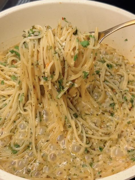 GARLIC BUTTER PASTA - That Foodie Girl One Pot Garlic Pasta, Garlic And Herb Noodles, Easy Sunday Pasta, Diy Pasta Sides, Butter Garlic Spaghetti, Creamy Butter Pasta, Chicken Pasta Recipes Easy Quick Dinner Garlic Butter, Pasta With Chicken Stock, Pasta With Butter And Garlic