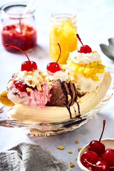 Banana Split Recipe {Classic} - Two Peas & Their Pod Banana Split Recipes, Banana Split Ice Cream, Banana Split Dessert, Old Fashioned Ice Cream, Popular Desserts, Cream Desserts, Ice Cream Desserts, Hot Fudge, Healthy Diet Recipes