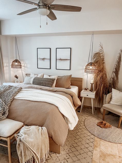 Neutral cozy layered boho bedroom Light Beige Bedding, Light Tan Bedding, Cream Decor Bedroom, Bedroom With Brown Bedding, Beige Bedding With Color, Bedding Ideas Beige, Neutral Bedroom Decor Cozy, Tan Bedframe Room Ideas, Neutral Room Ideas Bedrooms