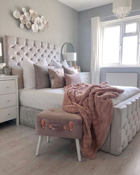 532 Likes, 87 Comments - S A S H  |  F L A T  D E C O R (@sashblessedhome) on Instagram: “AND RELAX! It’s a Bank Holiday!  I haven’t been up to much today, No home jobs, No homeschooling…” Rose Gold Bedding, Rose Gold Bedroom Decor, Rose Gold Bed, Gold Bedding Sets, Gold Bedding, Grey And Gold Bedroom, Famous Clothes, Rose Gold Room Decor, Rose Gold Rooms