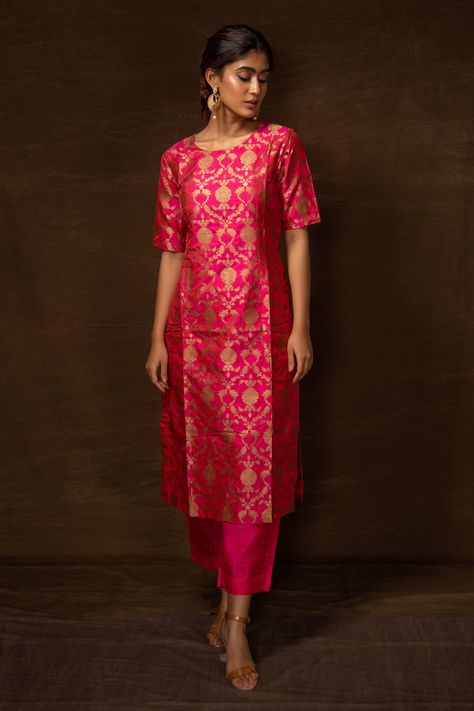 Shop for these amazing collections of Pink Banarasi Silk Floral Round Pattern Half Sleeve Kurta And Pant Set For Women by Pinki Sinha online at Aza Fashions. Benaras Silk Kurti Designs, Banarasi Silk Kurti Designs, Banaras Tops Design, Banaras Dress Designs Latest, Banarasi Top Designs, Banaras Chudidar Designs, Pattu Kurtis For Women, Pattu Suits For Women, Banarasi Silk Kurta Set