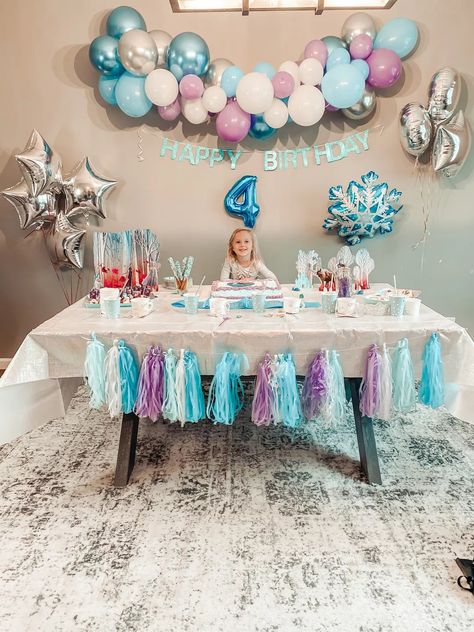 Snowflakes Birthday Party Ideas, Frozen 2 Balloon Garland, Frozen 2 Decoration Ideas, Frozen 2 Birthday Party Ideas Decorations, Frozen 2 Birthday Party Decorations, Frozen 2 Party Decorations, Frozen 2 Party Ideas, 2 Year Birthday Decoration Ideas, Birthday Frozen Decorations