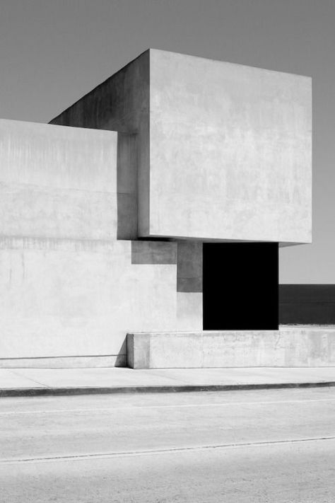 Photo (ARCHITECTURA) Brutalism Architecture, Concrete Architecture, Minimal Architecture, Brutalist Architecture, Minimalist Architecture, Space Architecture, Architecture Exterior, Brutalism, Architectural Inspiration