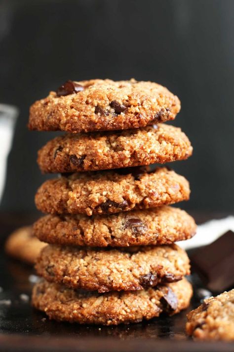 Chocolate Chip Cookies With Coconut, Cake Minimalist, Glutenfree Cookies, Cookies With Coconut, Almond Meal Cookies, Banana Oatmeal Cookies, Vegan Chocolate Chip Cookies, Coconut Chocolate, Minimalist Baker