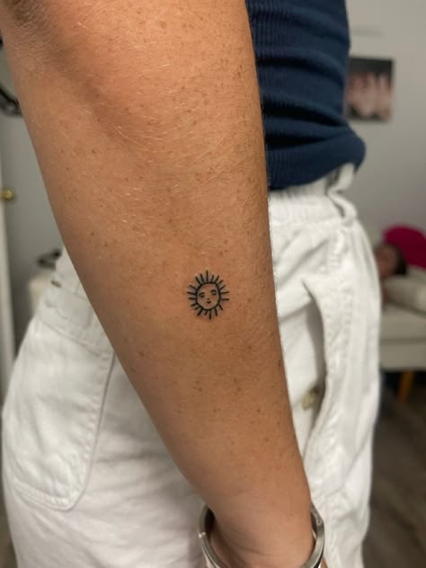 Little Sun Tattoo, Funky Tattoos, Cute Tats, Petite Tattoos, Stick N Poke Tattoo, Poke Tattoo, Discreet Tattoos, Sun Tattoo, Dainty Tattoos