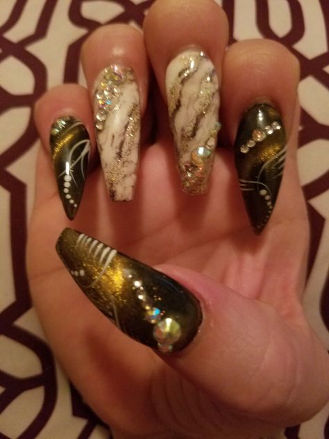 Black and Gold Marble and Black and Gold cateye shellac with Diamonds! BLING! Black And Gold Marble, Gold Marble, Black And Gold, Nail Designs, Marble, Diamonds, Nails, Gold, Beauty