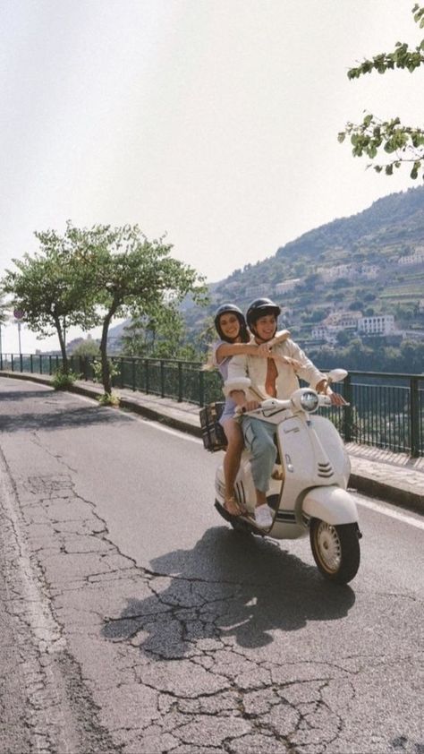 Ren Love And Gelato, Italy Vespa, Almafi Coast Italy, Amelie Zilber, Love And Gelato, Lauren Kate, Paris Couple, Summer Book, Best Honeymoon Destinations