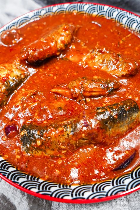 Sambal Sardines | Easy recipe for Canned Sardines in Tomato Sauce - Nomadette Recipe With Sardines, Sardines In Tomato Sauce Recipe, Sardine Recipes Canned, Sardines In Tomato Sauce, Herring Recipes, Canned Sardines, Sardine Recipes, Lunch Sides, Quick Dishes