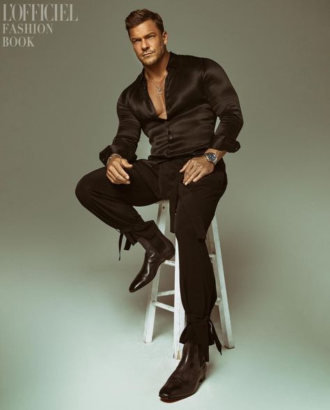 Alan Ritchson (@alanritchson) Alan Ritchson, Jack Reacher, Guy Ritchie, Scruffy Men, Fashion Book, Sharp Dressed Man, Men Loafers, Fashion Books, American Actors