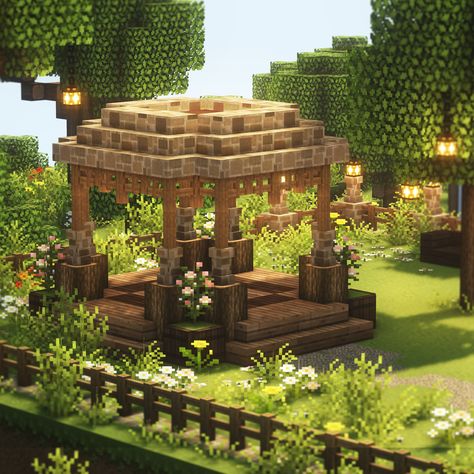 Minecraft Pe House Ideas, Enchant Area Minecraft, Enchanting Table Set Up Minecraft, Cute Mini Houses Minecraft, Minecraft Outdoor Patio, Pretty Things To Build In Minecraft, Minecraft Enchanting Gazebo, Enchantment Table Area Minecraft, Minecraft Circle House Ideas