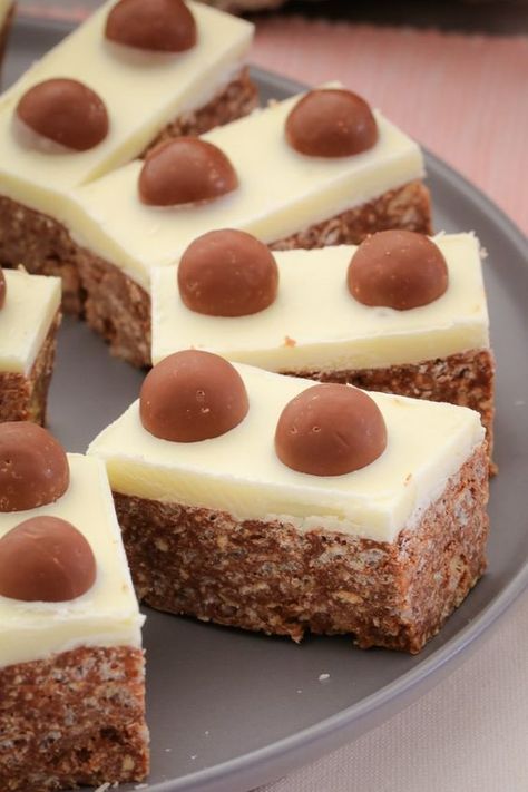 Easy Slices, Malteser Slice, Malteser Cake, Slice Recipes, No Bake Slices, Baking Therapy, Afternoon Tea Cakes, Tray Bake Recipes, Bake Cakes