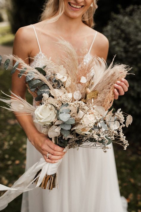 eucalyptus and pampas grass boho style wedding bouquets Grass Wedding, Everlasting Flowers, Boho Style Wedding, Boho Bouquet, Bride Flowers, Eucalyptus Wedding, Wedding Aisle, Dried Flower Bouquet, Boho Bridal