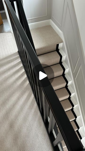 Floor Street on Instagram: "a question we get asked all the time is: can i get the same matching landing carpet for my stair runner? yes, absolutely you can! most things are possible, so just pop us a message 💛  half price summer sale ends soon… shop now and don’t miss out 👀⏰  🏡 @hope_home_x 🥰  #floorstreet #floorstreetfloors #floorstreetstairrunners #floorstreetcarpet #stairrunner #homeinspiration #homeinteriors" Black Staircase Cream Carpet, Ideas For Hall Stairs And Landing, Hallway Stair Carpets, Beige And Black Stair Runner, Runner Carpet Stairs Landing, Stair Case Carpet Runner, Upstairs Hallway Carpet, Neutral Stairs And Landing, Staircase And Landing Ideas