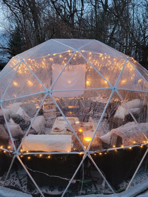 Winter Igloo Tent, Igloo Tent Decor, Igloo Dome Decor, Outdoor Igloo Ideas, Garden Igloo Decorating Ideas, Backyard Igloo, Winter Igloo, Winter Gazebo, Igloo Tent