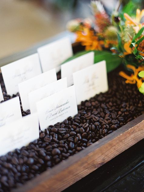 Escort Cards in Coffee Bean Display Colombian Wedding, Creative Wedding Favors, Urban Wedding Venue, Inexpensive Wedding Favors, Edible Wedding Favors, Coffee Wedding, Elegant Wedding Favors, Wedding Venue Inspiration, Wedding Favors Cheap