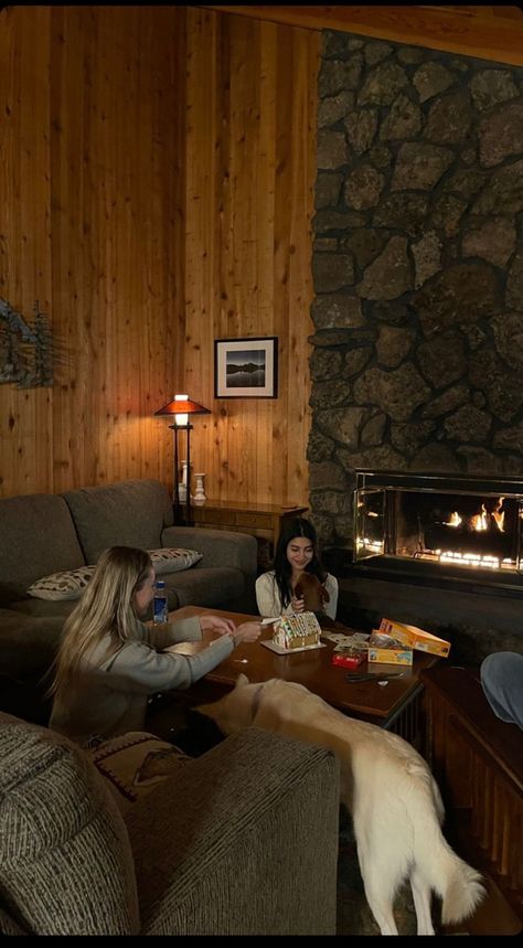 Vermont Christmas Aesthetic, Nye Cabin Party, Ski Weekend Aesthetic, Ski Trip Aesthetic Cabin, Family Ski Trip Aesthetic, Cabin Cozy Aesthetic, Northern Attitude Aesthetic, Girls Cabin Trip Aesthetic, Ski Cabin Aesthetic