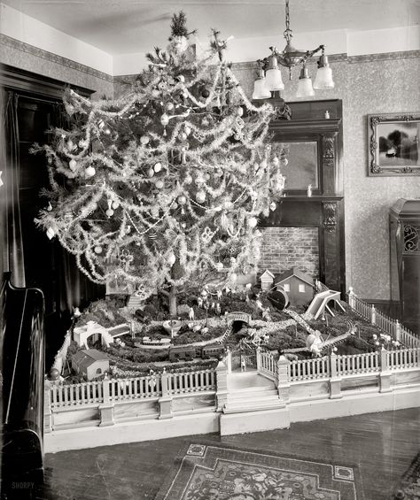 Shorpy Historical Photo Archive :: Santa Fe: 1920 1920s Christmas, Antique Christmas Tree, Christmas Photograph, Old Time Christmas, Vintage Christmas Photos, Ghost Of Christmas Past, Old Christmas, Old Fashioned Christmas, Antique Christmas