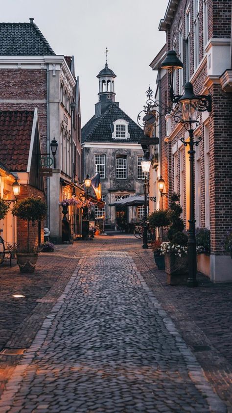 Christina Aesthetic, City Street Aesthetic, Cozy Pics, Netherlands Style, English Street, Cozy City, Cozy Town, English City, English Aesthetic