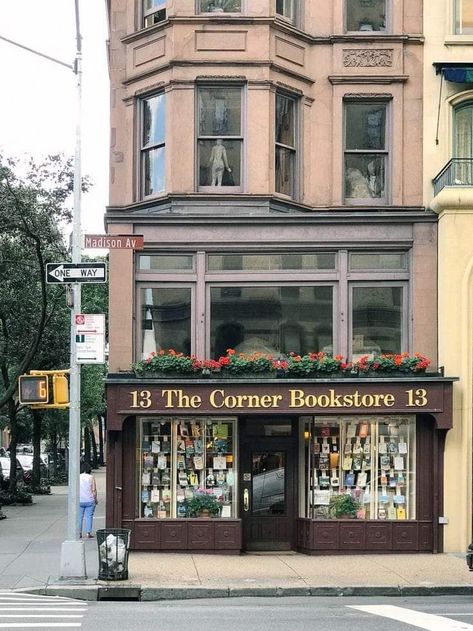 New York City Upper East Side Madison Ave The Corner Book Store San Myshuno, Emily Henry, Nyc Baby, Nyc Aesthetic, Nyc Life, New York Life, New York City Travel, New York Aesthetic, Nyc Trip