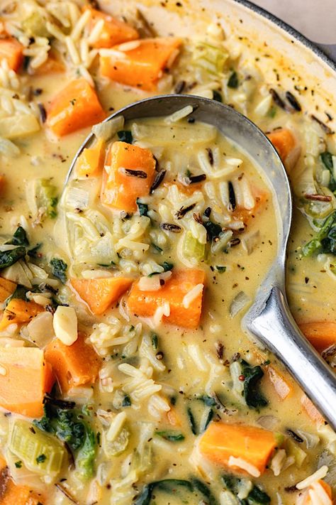 Creamy Sweet Potato and Wild Rice Soup - Cupful of Kale Soup With Kale, Sweet Potato Kale, Soup Vegan, Kale Recipes, Vegan Soup Recipes, Wild Rice Soup, Vegan Soups, Sweet Potato Soup, Rice Soup