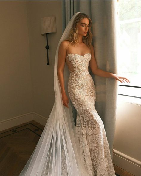 Corset Mermaid Wedding Dress, Mermaid Bridal Gowns, Form Fitting Wedding Dress, Elegant Corset, Tight Wedding Dress, Lee Petra Grebenau, Wedding Dress Guide, Bridal Gowns Mermaid, Bridal Elegance