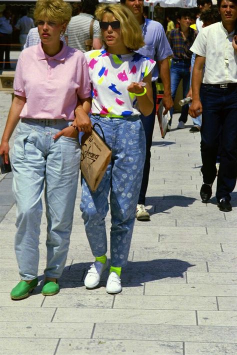 80s fashion street 80s Street Style, 80s Fashion Women, 80s Inspired Outfits, Look 80s, Fashion Guys, 1980s Fashion Trends, Denim Retro, 80s Fashion Trends, 80’s Fashion