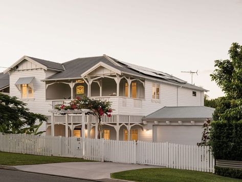 Renovated Queenslander, Modern Queenslander, Calile Hotel, House In Australia, Double Storey House, Louver Windows, Home Cocktail Bar, Oak Stairs, Palm Springs Style