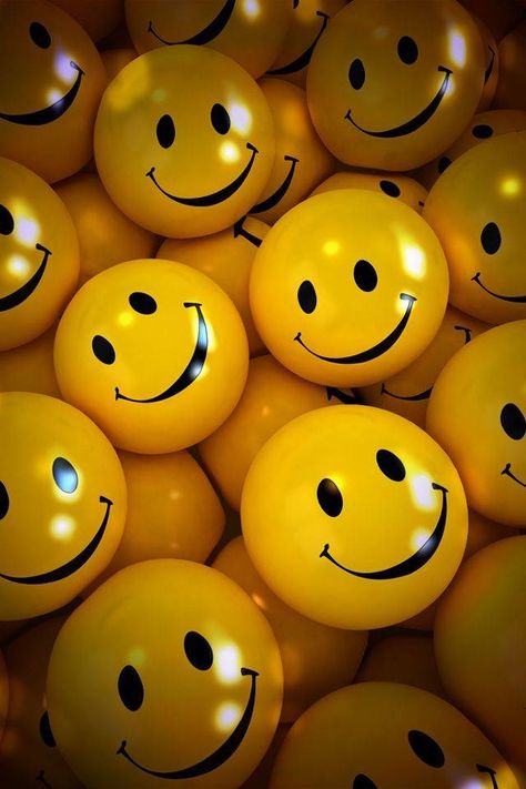 smiley faces Lach Smiley, Happy Smiley Face, Smile Wallpaper, Happy Wallpaper, Smiley Faces, Emoji Wallpaper, Keep Smiling, Just Smile, Happy Smile