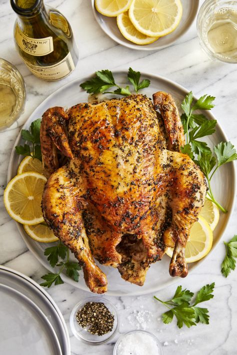 Lemon Herb Roasted Chicken - PERFECT roasted chicken! All you need is 6 ingredients. So so easy and amazingly juicy with the crispiest skin! Solstice Recipes, Lemon Herb Roasted Chicken, Roasted Whole Chicken, Chicken Delight, Dinner 2023, Perfect Roast Chicken, Baked Wings, Roasted Garlic Chicken, Christmas Meal