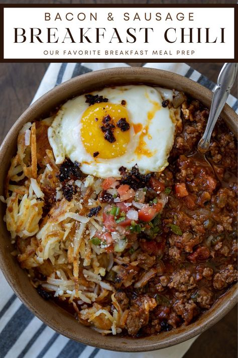 Breakfast Chili and Eggs Eggs And Gravy, Slow Cooker Scrambled Eggs, Cold Savory Breakfast, Cold Weather Breakfast, Comfort Food Breakfast, Breakfast Nachos Scrambled Eggs, Recipes With Breakfast Sausage Dinner, Breakfast Grab And Go Ideas, Dinners With Eggs