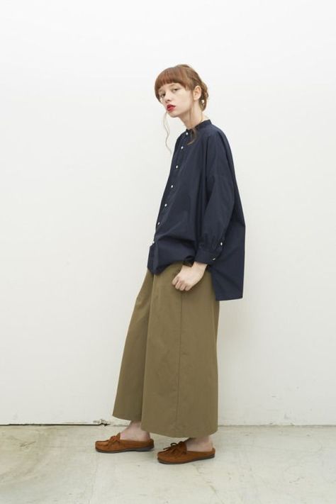 Japanese Minimalist Fashion, How To Wear Culottes, Muji Style, Cardigan Blazer, Budget Planer, 가을 패션, Japan Fashion, Japanese Fashion, Minimal Fashion