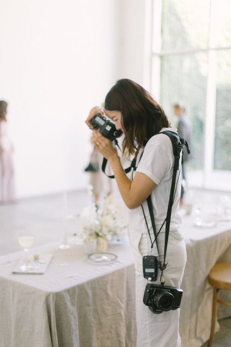 Photographer At Work, Photography Business Aesthetic, Professional Photographer Aesthetic, Photographer Behind The Scenes, Photographer Job, Workshop Business, Photographers Office, Focus On Self, Workshop Photography