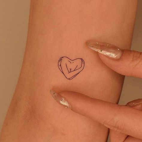 Tato Grunge, Tato Minimal, Unique Small Tattoo, Tato Henna, Small Pretty Tattoos, Petite Tattoos, Tattoos Geometric, Hand Tattoos For Women, Small Hand Tattoos