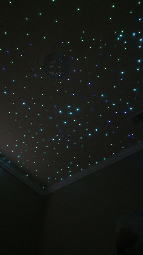 Starry Night Ceiling Bedrooms, Stars On Ceiling Aesthetic, Glow In The Dark Stars On Ceiling Aesthetic, Light Up Stars On Ceiling, Glowing Stars On Ceiling, Ceiling Stars Aesthetic, Glow Stars On Ceiling, Starlight Ceiling Bedroom, Sparkle Ceiling