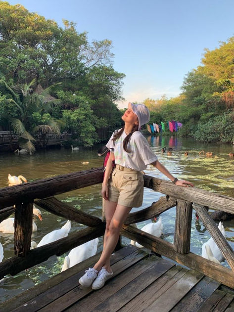 River Date Outfit, Safari Pose Ideas, Bangkok Aesthetic Outfit, Zoo Outfit Aesthetic, Vietnam Travel Outfit Ideas, Vietnam Summer Outfit, Water Park Outfit Woman, Vietnam Ootd Travel Outfits, Vietnam Vacation Outfits