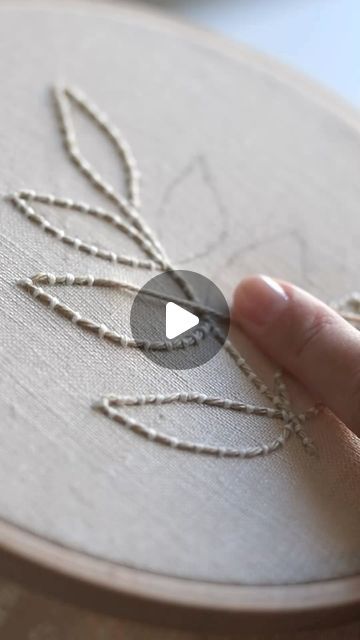 Anastasia | Hand embroidery on Instagram: "What’s your go-to stitch for outlines? Couching is my favorite! I know it’s an unusual choice, but I love the beautiful textured look it creates (in the video, I’m using wool).

Couching is also quick, making it perfect for covering large areas in your work. 🪡🧵" Hand Embroidery Quilts Ideas, Double Knot Embroidery Designs, Couching Stitch Embroidery Designs, Love Embroidery Ideas, Things To Make With Wool, Couching Stitch Embroidery, Blanket Embroidery Design, Outline Stitch Embroidery, How To Embroider By Hand