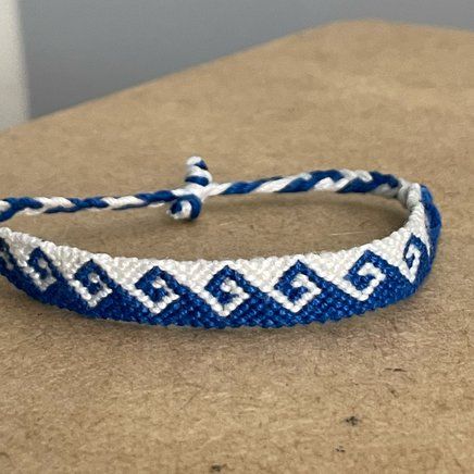 Normal pattern #566 | BraceletBook Blue And White Friendship Bracelet, Blue String Bracelets, Blue Friendship Bracelet Patterns, Beachy Bracelet Patterns, Blue Bracelet Patterns, Braid Bracelet Pattern, Normal Pattern Bracelet, Brazilian Bracelet, Beachy Bracelets