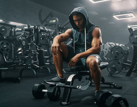 Gym Photoshoot Male, Mens Fitness Photoshoot, Male Fitness Photography, Fitness Shoot Ideas, Bodybuilding Photography, Best Creatine, Workout Photoshoot, Gym Photoshoot, Gym Photography