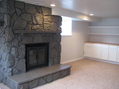 Grey for the fireplace (love) Painted Rock Fireplaces, Lava Rock Fireplace, Painted Stone Fireplace, Stone Fireplace Makeover, Bay Cottage, Painted Fireplace, Grey Fireplace, Rock Fireplace, Fireplace Update