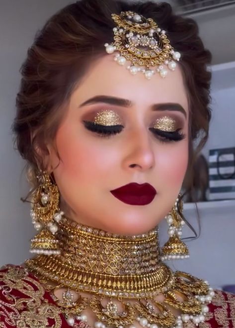 Latest Bridal Makeup Indian, Barat Makeup Look, Bridal Look Pakistani, Bridal Eye Makeup Indian, Pakistani Bride Makeup, Bridal Makeup Looks Indian, Mehndi Look For Bride, Pakistani Bridal Look, Pakistani Bridal Makeup Hairstyles