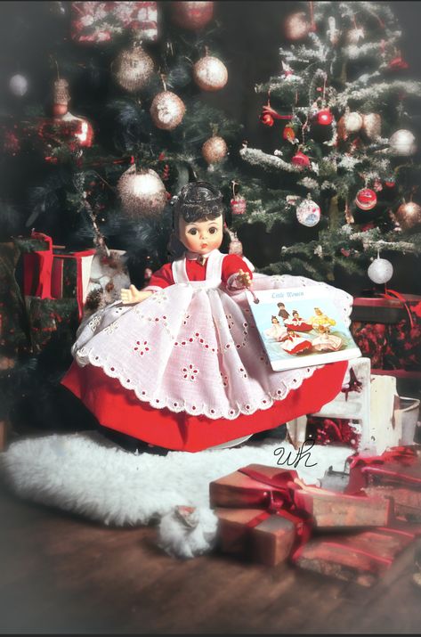 Madame Alexander Little Women JO Doll With Box Beautiful 1979 - Etsy Dark Hair Brown Eyes, Dark Hair Brown, Apple Dolls, La Christmas, Jo March, Red Dye, Vintage Madame Alexander Dolls, Doll Cute, Box Top