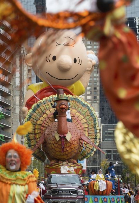 Thanksgiving Screensavers, Nyc Thanksgiving, Peanut Characters, November Gratitude, How To Hang Garland On Mantel, Macys Thanksgiving Day Parade, Thanksgiving Countdown, Macy's Day Parade, Macys Thanksgiving Parade